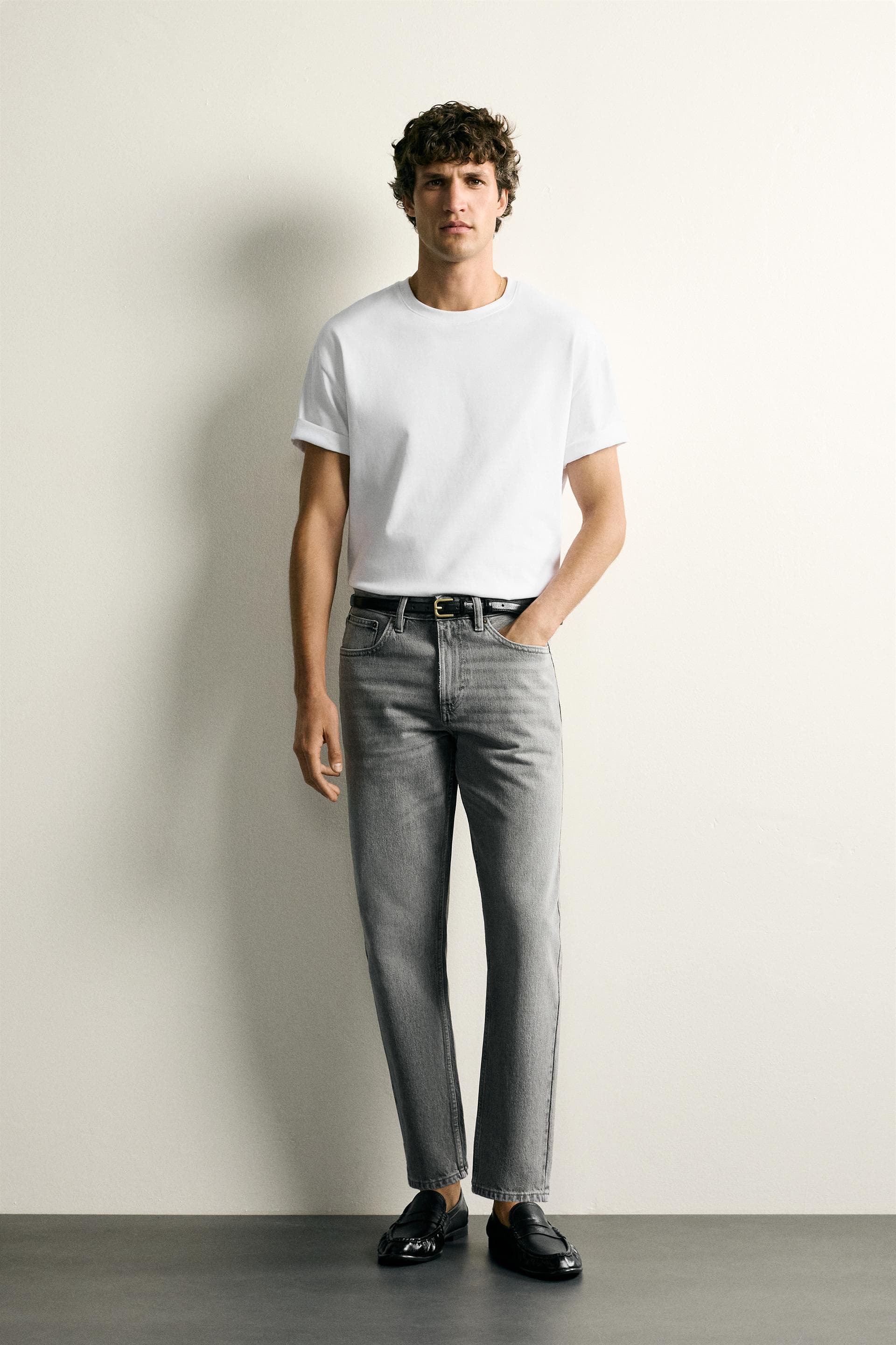 جينز بقصة Slim Tapered